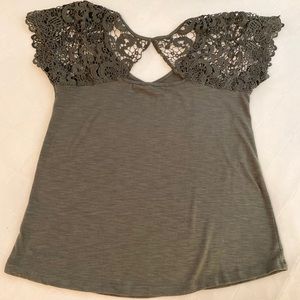 Cotton t shirt with lace sleeves